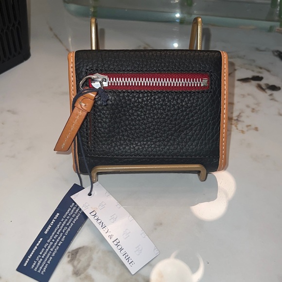 NWT DOONEY & BOURKE leather wallet - Picture 3 of 4